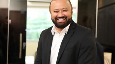 Prefeito Renato Junior oficializa nomeação de Arone Bentes no comando da Semed 