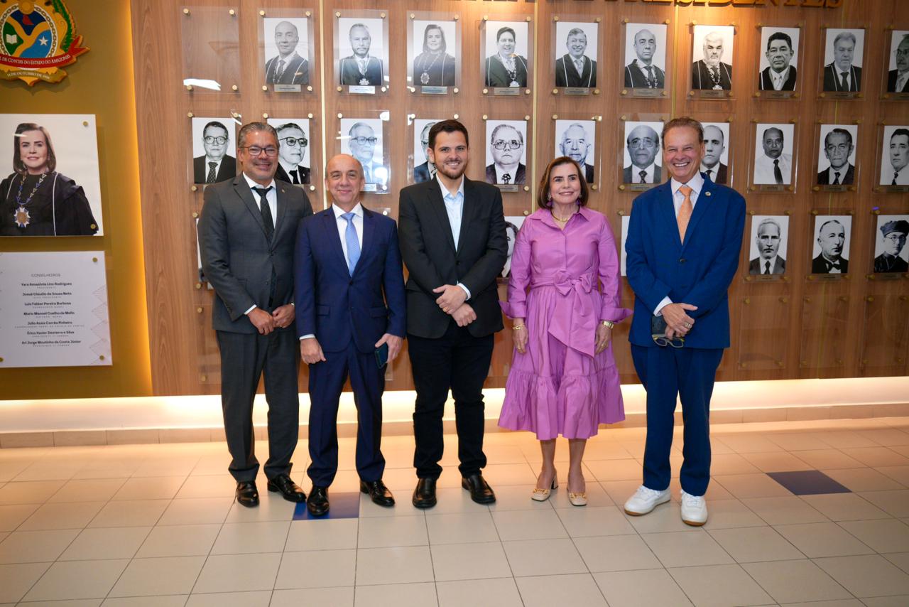 No momento, você está visualizando Prefeito Renato Junior realiza visita institucional ao TCE-AM e reforça diálogo entre os poderes para o desenvolvimento de Manaus