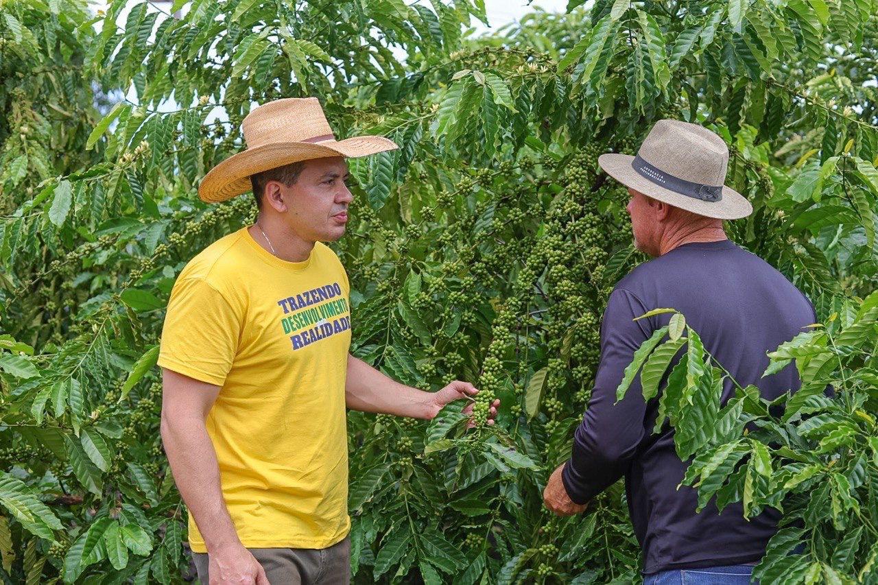 No momento, você está visualizando Com emendas de mais de R$ 1 milhão, Delegado Péricles impulsiona a produção de café no Distrito de Realidade, em Humaitá