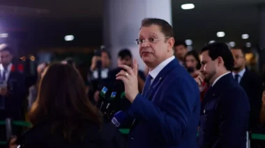 PUBLICIDADEPL muda de posição, passa a apoiar fim da escala 6×1 e defende jornada 4×3