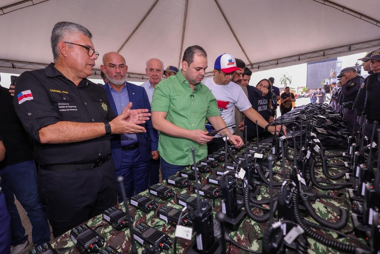 No momento, você está visualizando Governador Roberto Cidade lança Operação Segurança Presente e reforça proteção à população com entrega de novos equipamentos
