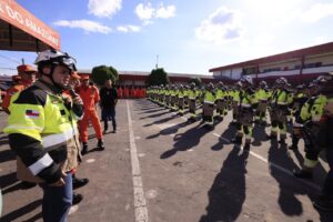 Leia mais sobre o artigo Governador Roberto Cidade reforça estrutura do Corpo de Bombeiros e lança operação Amazonas + Verde