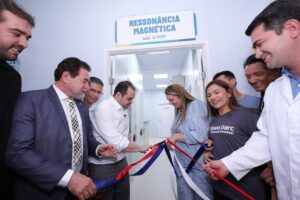 Leia mais sobre o artigo Governador Roberto Cidade moderniza parque tecnológico da saúde com entrega de nova ressonância magnética a Fundação Hospital Adriano Jorge