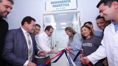 Governador Roberto Cidade moderniza parque tecnológico da saúde com entrega de nova ressonância magnética a Fundação Hospital Adriano Jorge