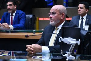 Leia mais sobre o artigo Lei de autoria do deputado Cabo Maciel garante matrícula na escola pública a crianças e adolescentes imigrantes