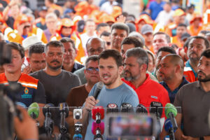 Leia mais sobre o artigo Prefeito Renato Junior inicia na zona Norte operação ‘Tapa-Buracos’ com 21 frentes de obras e 150 trabalhadores envolvidos no asfaltamento e limpeza de vias por toda cidade