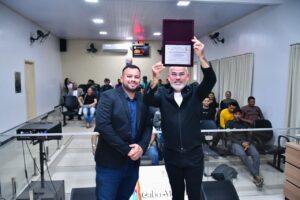 Leia mais sobre o artigo Cabo Maciel recebe Título de Cidadão Honorário Envirense durante agenda no município