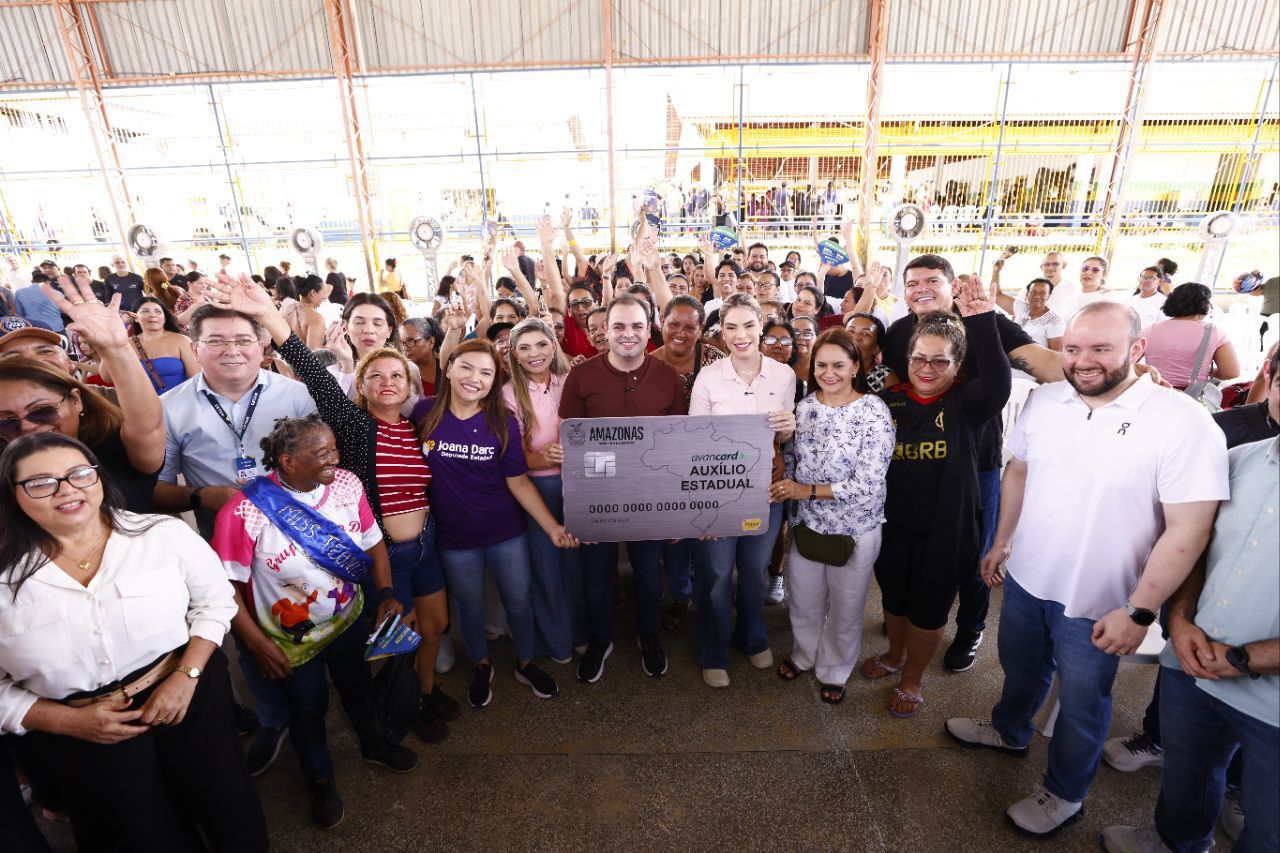No momento, você está visualizando Na véspera do Dia das Mães, governador Roberto Cidade entrega 983 cartões do Auxílio Estadual para mulheres da capital
