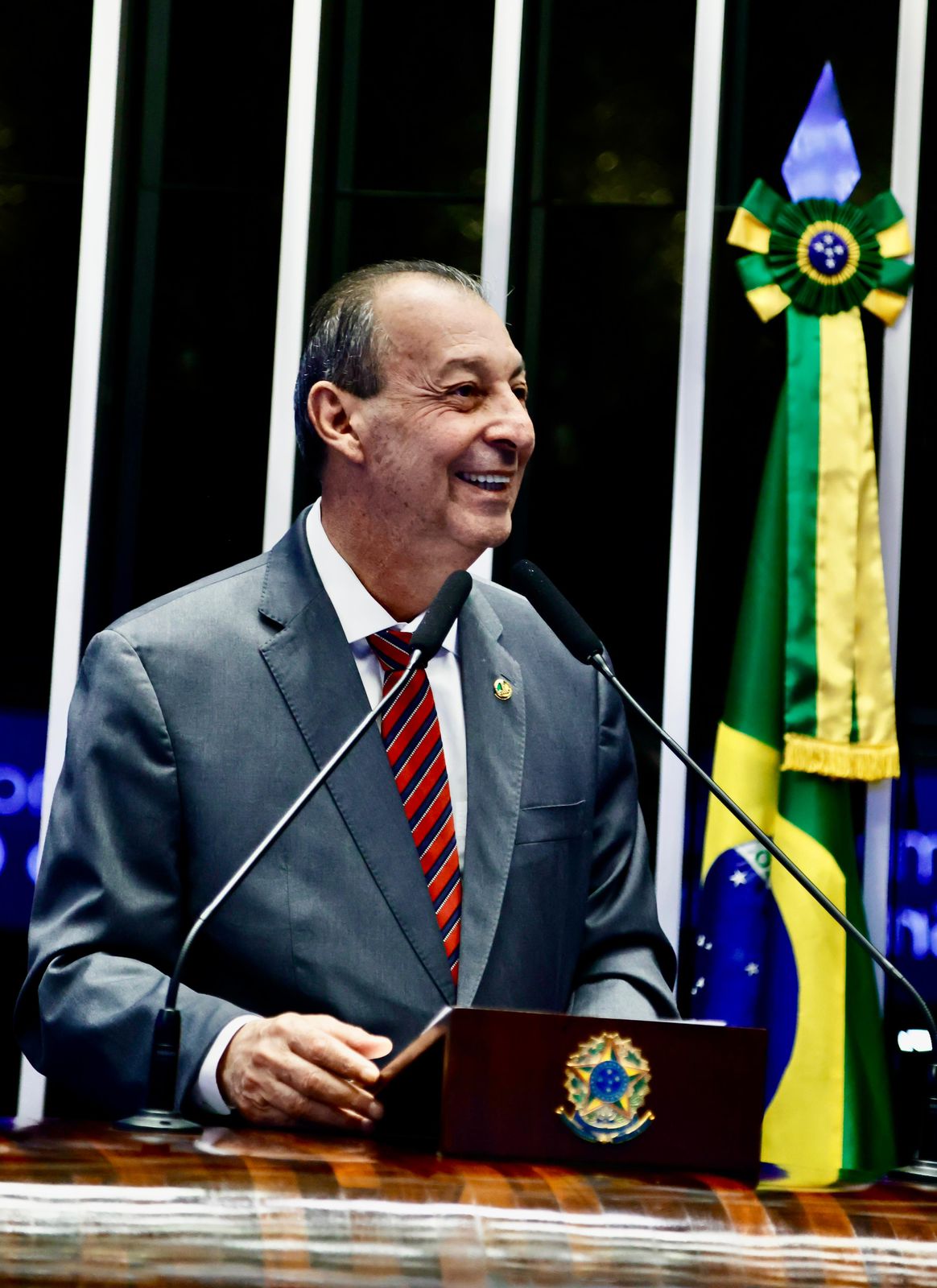 No momento, você está visualizando Em firme pronunciamento no Senado, Omar Aziz defende piso salarial para trabalhadores da educação