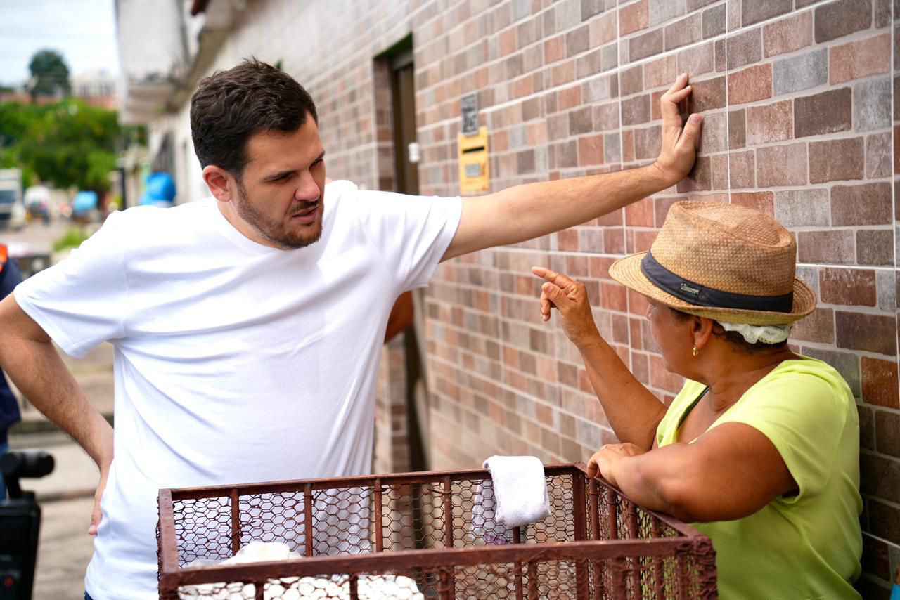 No momento, você está visualizando Prefeito Renato Junior solicita esclarecimentos da Águas de Manaus sobre danos à calçada de usuário no bairro São José Operário