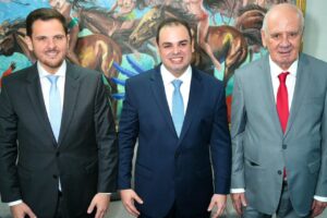 Leia mais sobre o artigo Prefeito Renato Junior prestigia posse do novo governador e vice-governador do Amazonas, Roberto Cidade e Serafim Corrêa e reforça cooperação institucional