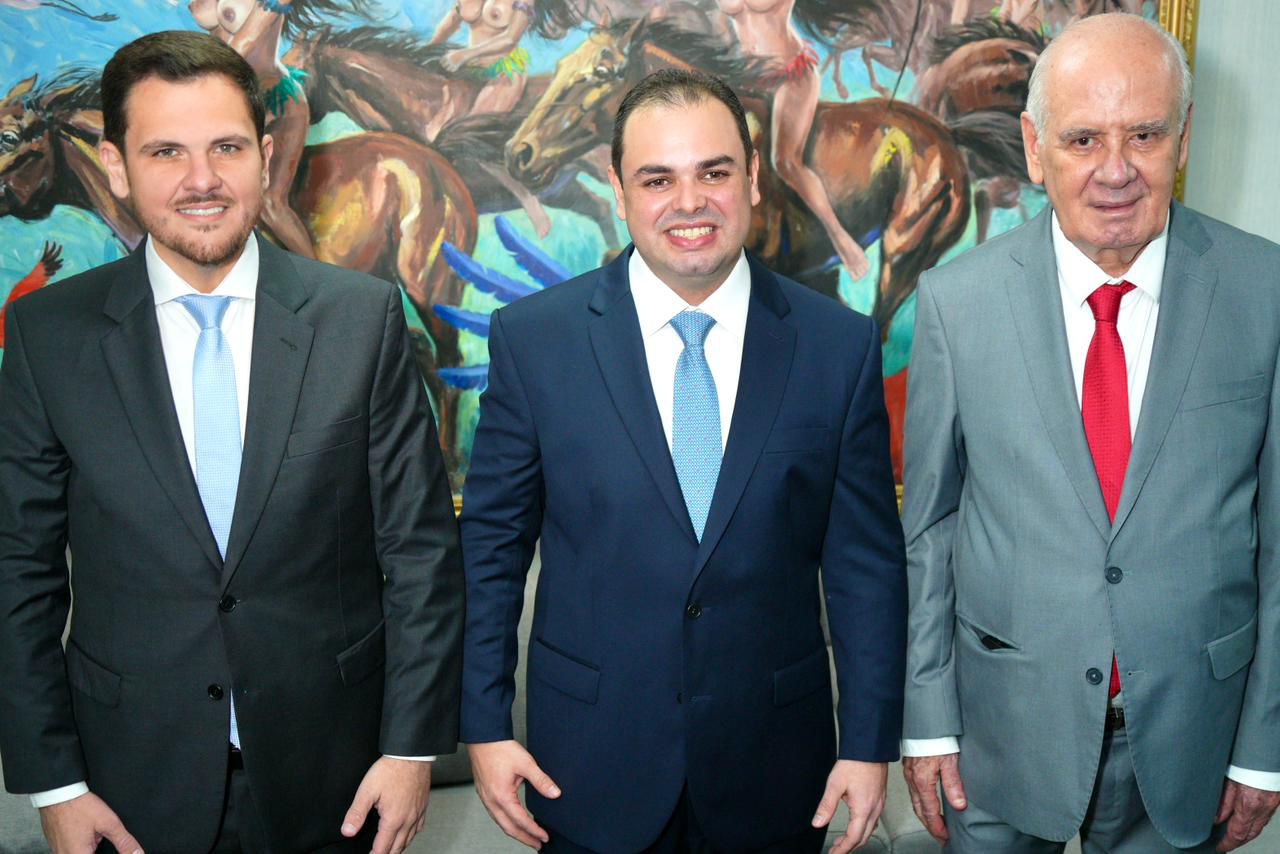 No momento, você está visualizando Prefeito Renato Junior prestigia posse do novo governador e vice-governador do Amazonas, Roberto Cidade e Serafim Corrêa e reforça cooperação institucional