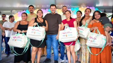 Prefeito Renato Junior realiza maior entrega do programa ‘Mãe Manauara’, beneficiando mais de mil gestantes na semana do Dia das Mães