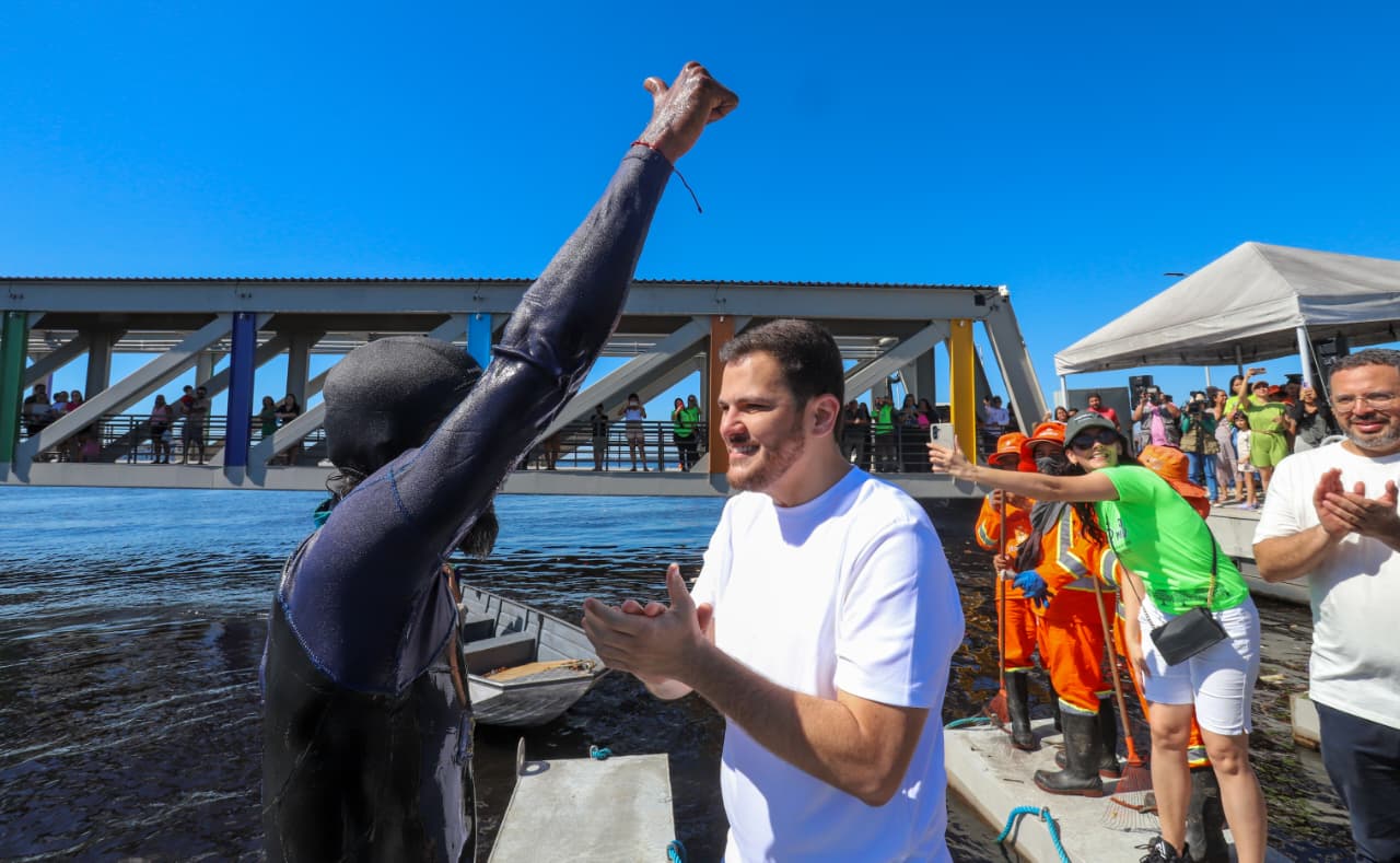 No momento, você está visualizando Prefeito Renato Junior recebe ‘Homem-Peixe’ no mirante Lúcia Almeida e reforça compromisso ambiental na Amazônia