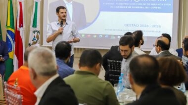 Prefeito Renato Junior debate com setor produtivo soluções que estimulem a economia da capital durante encontro na Associação Comercial do Amazonas