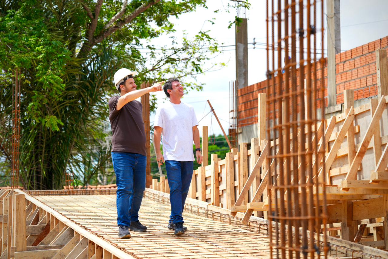 No momento, você está visualizando Prefeito Renato Junior fiscaliza obras da nova USF de Flores que será referência para mais de 66 mil famílias