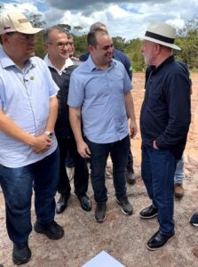 Leia mais sobre o artigo Ao lado do presidente Lula, governador Roberto Cidade defende pavimentação da BR-319 para integração e desenvolvimento da região Norte