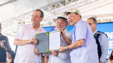 BR-319 avança com assinatura histórica de Lula e Omar destaca mais de R$ 7 bilhões em investimentos para o Amazonas