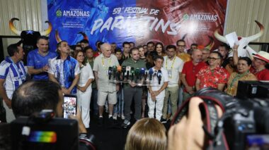 Na abertura do 59º Festival de Parintins, Roberto Cidade destaca investimentos que impulsionam economia, turismo e serviços públicos
