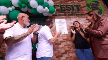 Governador Roberto Cidade inaugura biblioteca do Centro de Estudos Superiores da UEA em Itacoatiara
