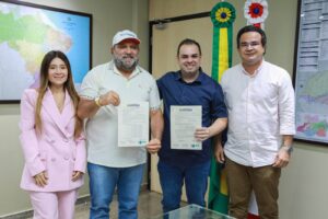 Leia mais sobre o artigo Governador Roberto Cidade concede licença para início das obras da Ponte do Abial, em Tefé