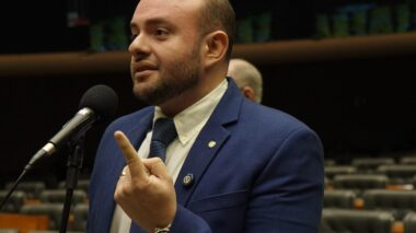 Projeto de Fausto Jr. sobre escapamentos e poluição sonora é aprovado