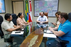 Leia mais sobre o artigo Governador Roberto Cidade assina ordens de serviço para obras de pavimentação em Nova Olinda do Norte, Borba e Humaitá