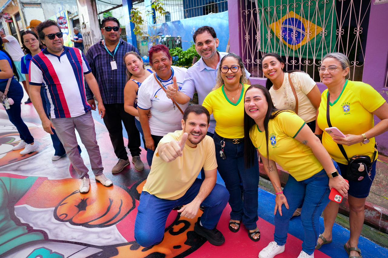 No momento, você está visualizando Prefeito Renato Junior visita ‘Ruas da Copa’ e prestigia trabalho feito nas comunidades que mantém viva a tradição de celebrar os jogos da Seleção Brasileira