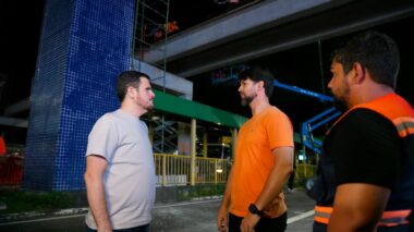 Prefeito Renato Junior acompanha avanço da concretagem do tabuleiro da nova passarela da avenida Torquato Tapajós