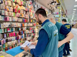 Leia mais sobre o artigo Ação conjunta entre Procon Manaus e Decon-AM resulta na apreensão de mais de 2,8 mil produtos falsificados na zona Norte