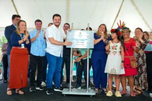 Leia mais sobre o artigo Prefeito Renato Junior entrega a USF Santos Dumont e amplia atendimento de saúde para 25 mil pessoas na zona Centro-Oeste de Manaus