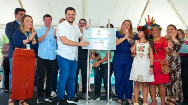 Prefeito Renato Junior entrega a USF Santos Dumont e amplia atendimento de saúde para 25 mil pessoas na zona Centro-Oeste de Manaus