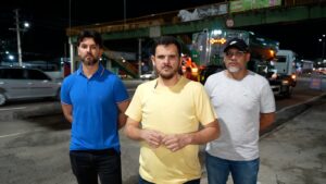 Leia mais sobre o artigo Prefeito Renato Junior vistoria obra na madrugada de domingo e apresenta tecnologia ágil e durável da operação ‘Tapa-Buracos’
