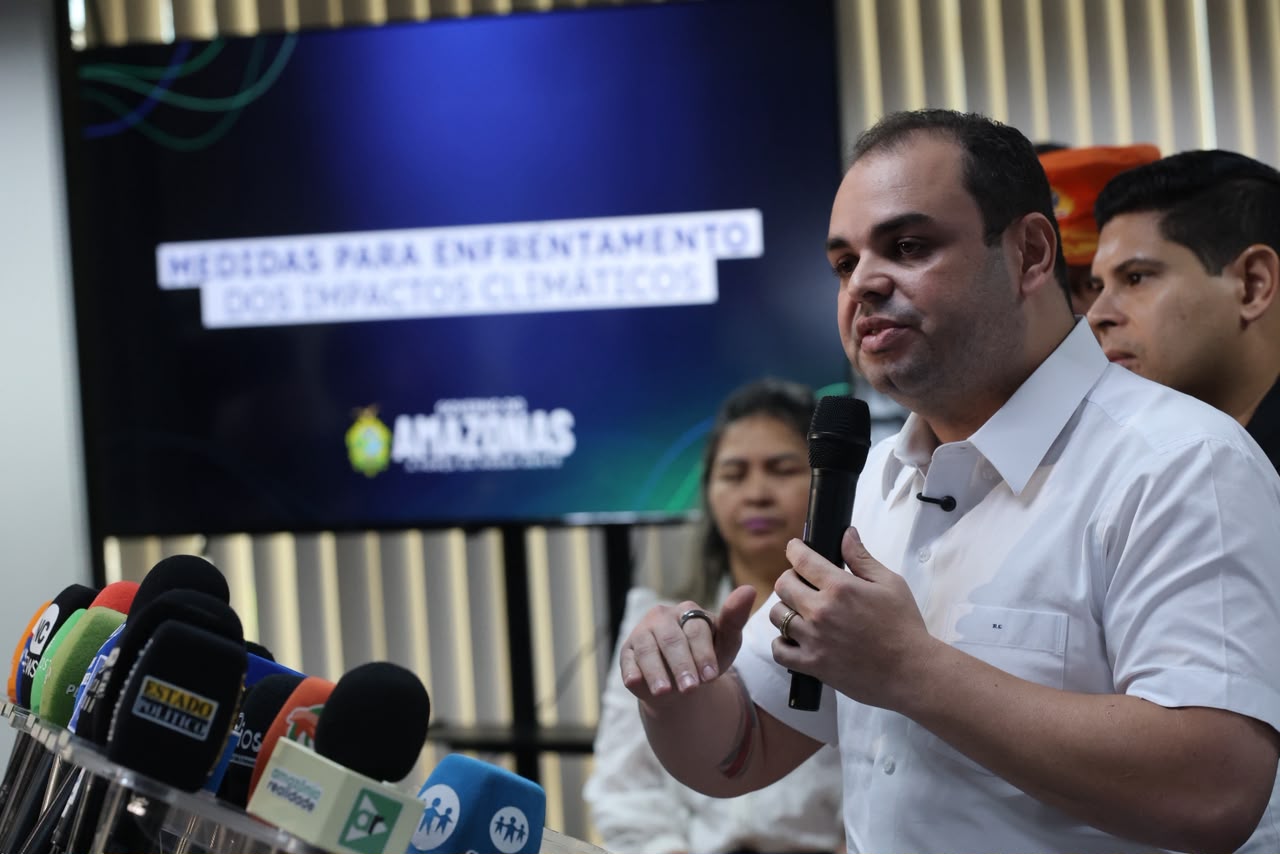 No momento, você está visualizando Governador Roberto Cidade apresenta medidas preventivas e mobiliza órgãos para enfrentar estiagem no Amazonas