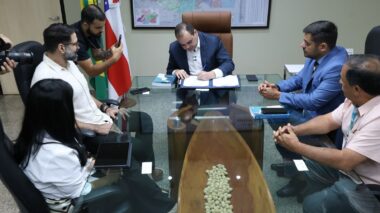 Governador Roberto Cidade assina convênio para repasse da segunda parcela para elaboração do Plano Diretor da Bacia Hidrográfica do Rio Tarumã-Açu