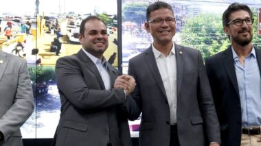 Governador Roberto Cidade apresenta modelo inteligente de segurança pública ao governador de Rondônia