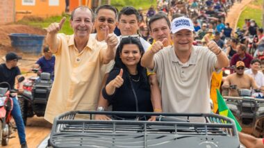 Omar Aziz e Eduardo Braga reúnem multidão em maratona de entregas e anúncios em municípios do Juruá