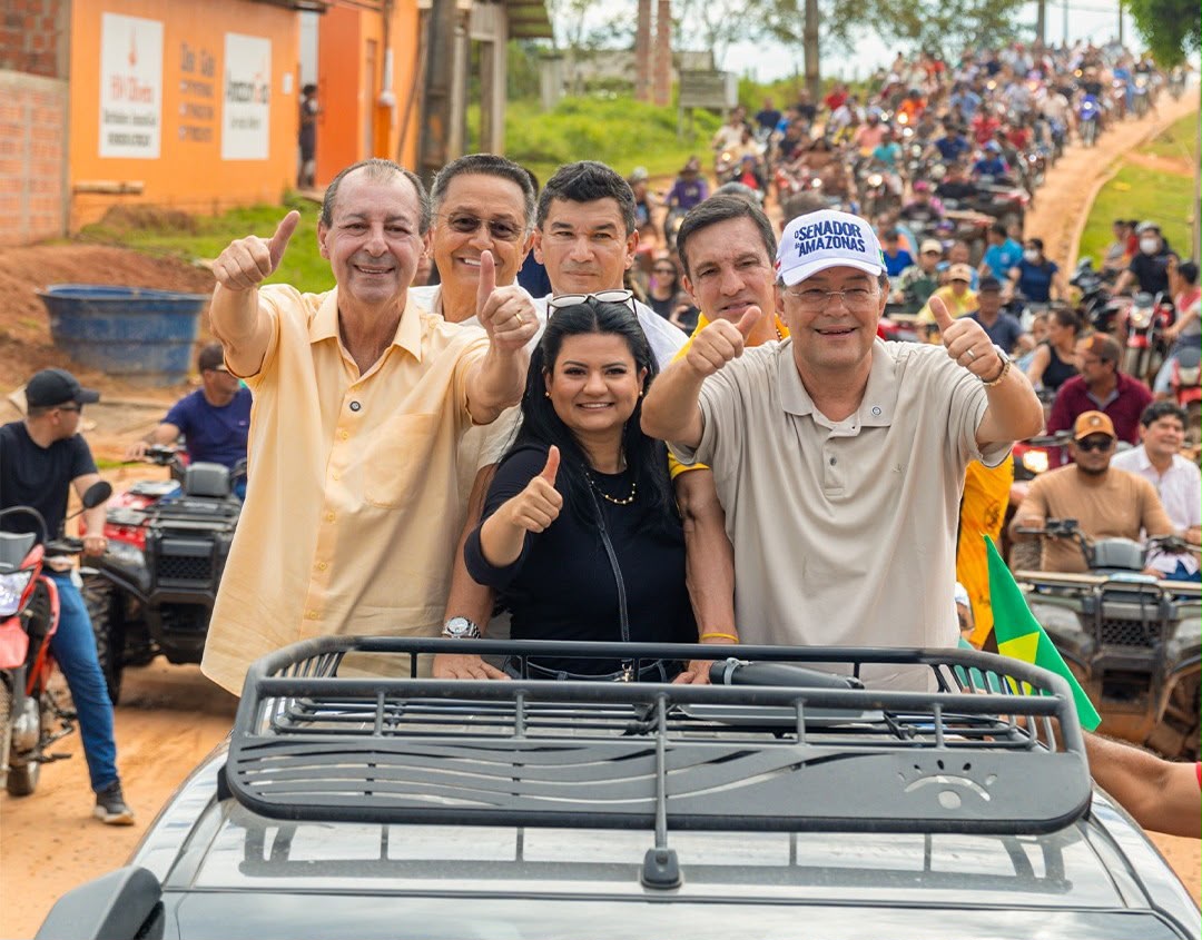 No momento, você está visualizando Omar Aziz e Eduardo Braga reúnem multidão em maratona de entregas e anúncios em municípios do Juruá