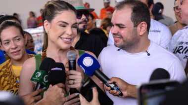 Em Parintins, Governador Roberto Cidade entrega 28 toneladas de alimentos arrecadados na Festa dos Visitantes