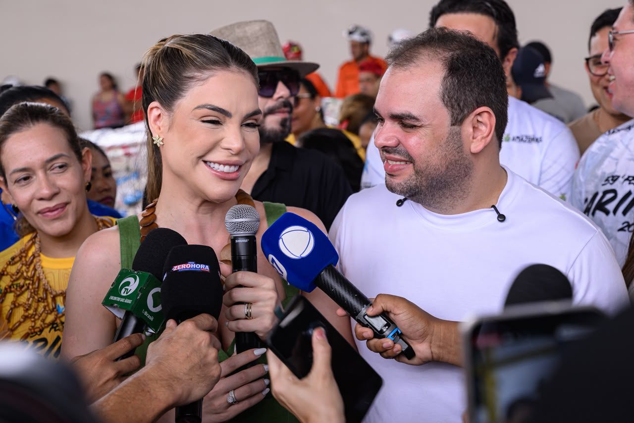 No momento, você está visualizando Em Parintins, Governador Roberto Cidade entrega 28 toneladas de alimentos arrecadados na Festa dos Visitantes