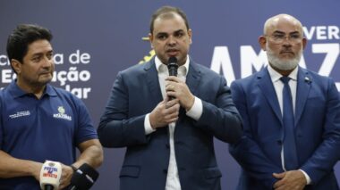 Governador Roberto Cidade garante reajuste da data-base para servidores da Educação e projeta pagamento do Fundeb