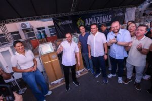 Leia mais sobre o artigo Em Parintins, governador Roberto Cidade entrega equipamentos para o Hospital Regional e firma investimentos para instituições sociais