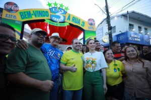 Leia mais sobre o artigo Governador Roberto Cidade visita Rua da Copa na zona centro-oeste de Manaus e destaca impulso à economia local