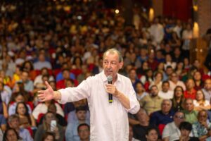 Leia mais sobre o artigo Omar Aziz mostra força política em lançamento de plano para saúde, segurança e assistência social