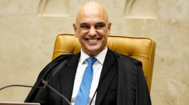 Decisão de Moraes sobre IA de Bolsonaro causa mal-estar no TSE