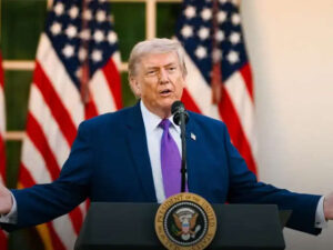 Leia mais sobre o artigo Donald Trump afirma que eleições na Venezuela foram manipuladas por Hugo Chávez e Nicolás Maduro