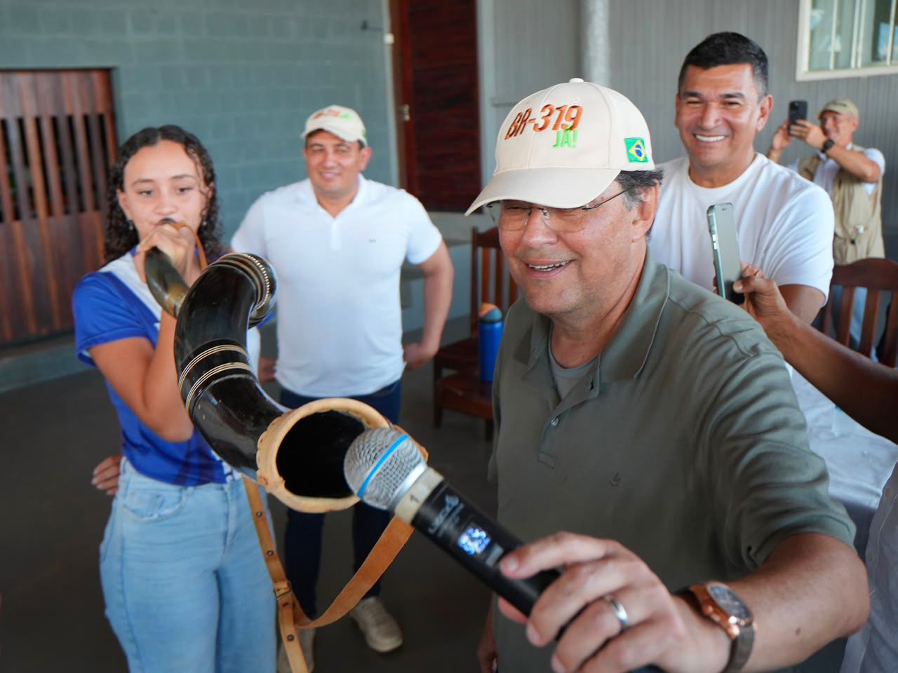 No momento, você está visualizando Eduardo Braga inaugura UBS, recebe Título de Cidadão Apuiense e anuncia novos investimentos para o sul do Amazonas