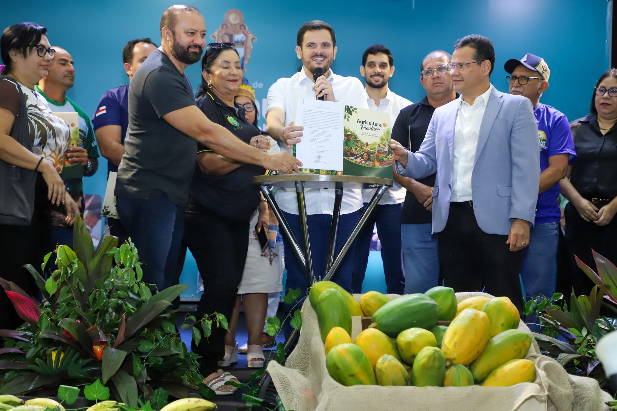 No momento, você está visualizando Prefeito Renato Junior anuncia investimento de R$ 20 milhões em alimentos da agricultura familiar para a merenda das escolas municipais