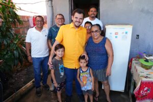 Leia mais sobre o artigo Completando 100 dias de gestão, prefeito Renato Junior fortalece segurança alimentar com entrega de 20 toneladas de pescado do ‘Jaraqui da Gente’ nos bairros Compensa e Coroado