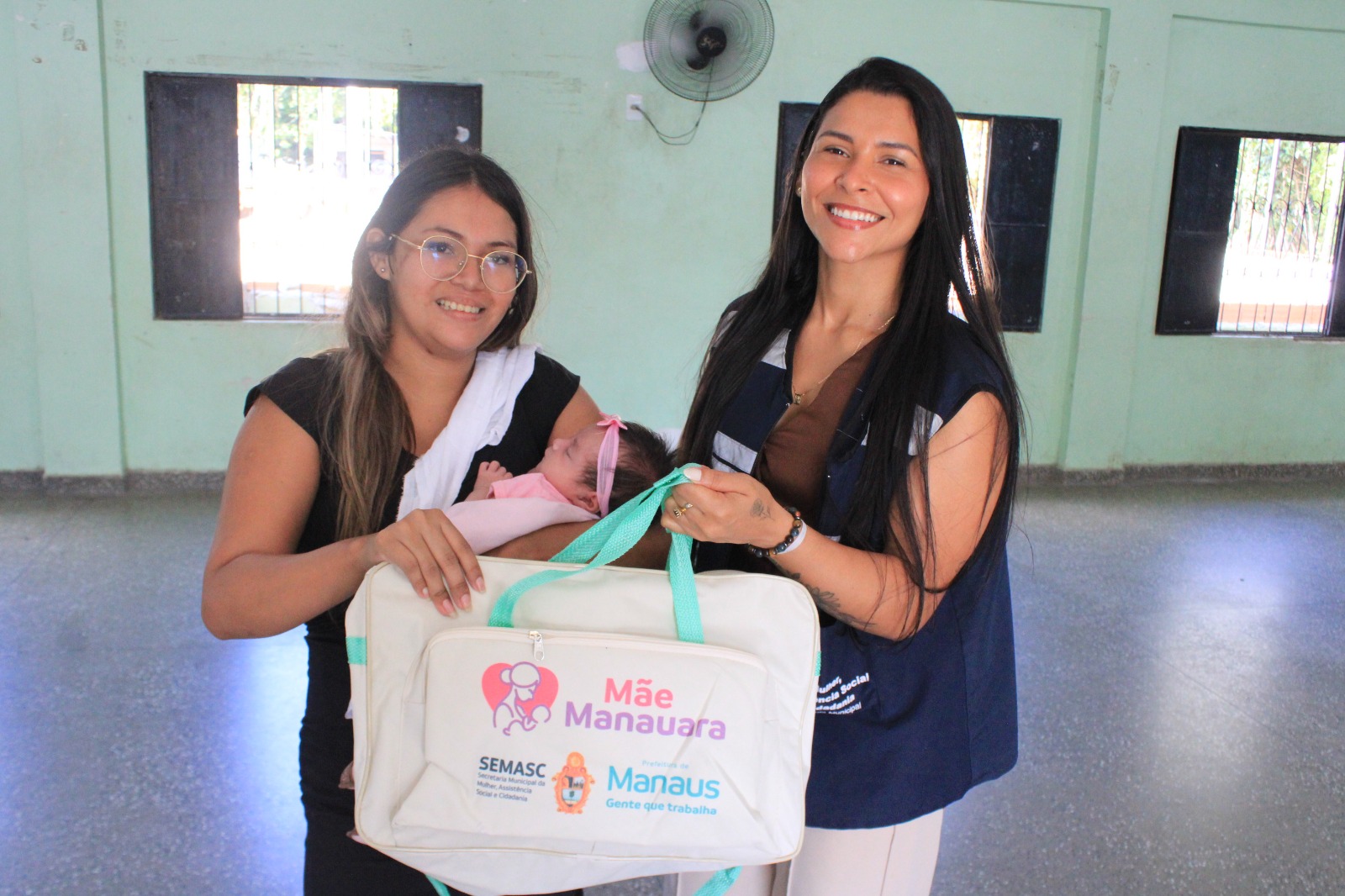 No momento, você está visualizando Prefeitura de Manaus entrega kits ‘Mãe Manauara’ a gestantes da zona Leste